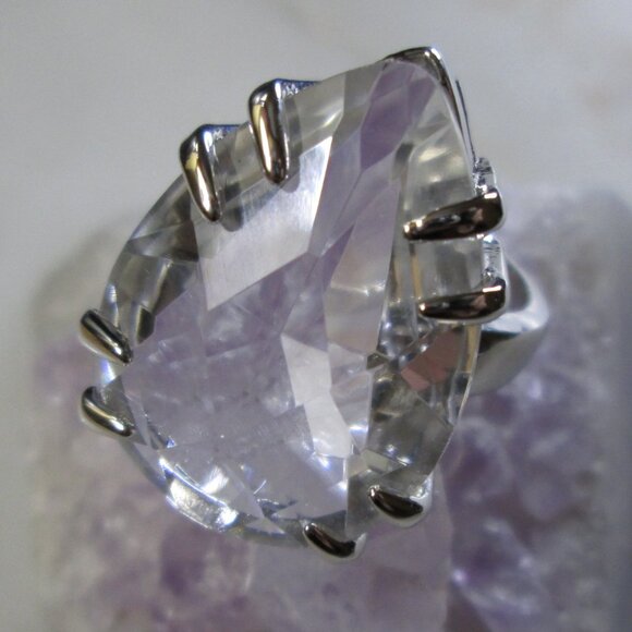 Large Teardrop cubic zirconia Cocktail ring - Picture 1 of 8